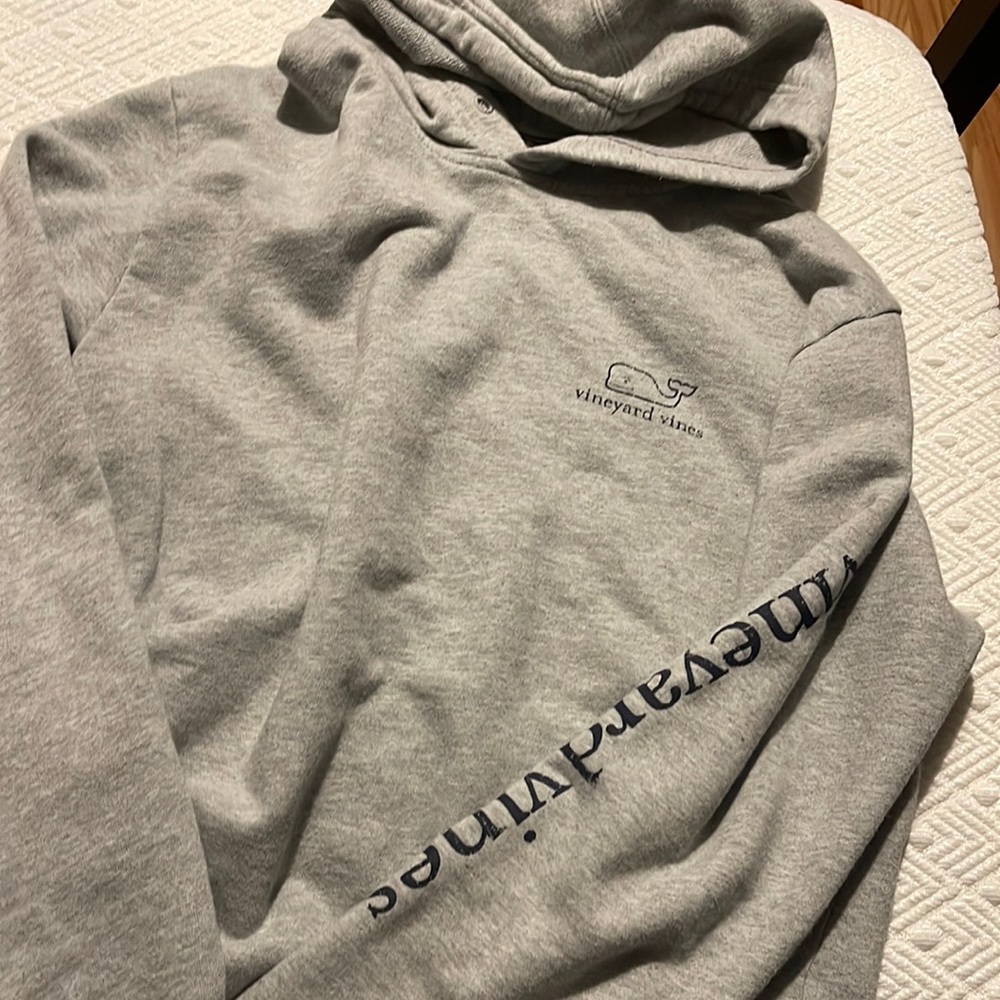 Men’s vineyard vines hoodie size medium